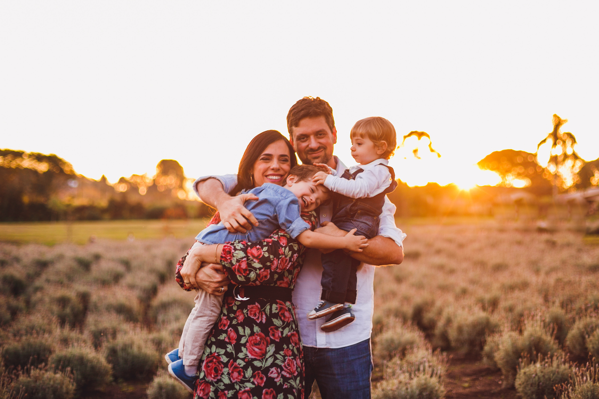 fotografa familia curitiba - ensaio Lavandario externo menino bebe