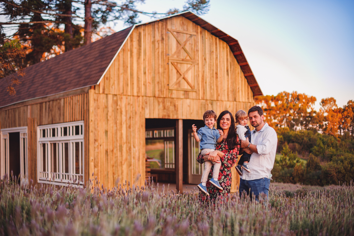 fotografa familia curitiba - ensaio Lavandario externo menino bebe