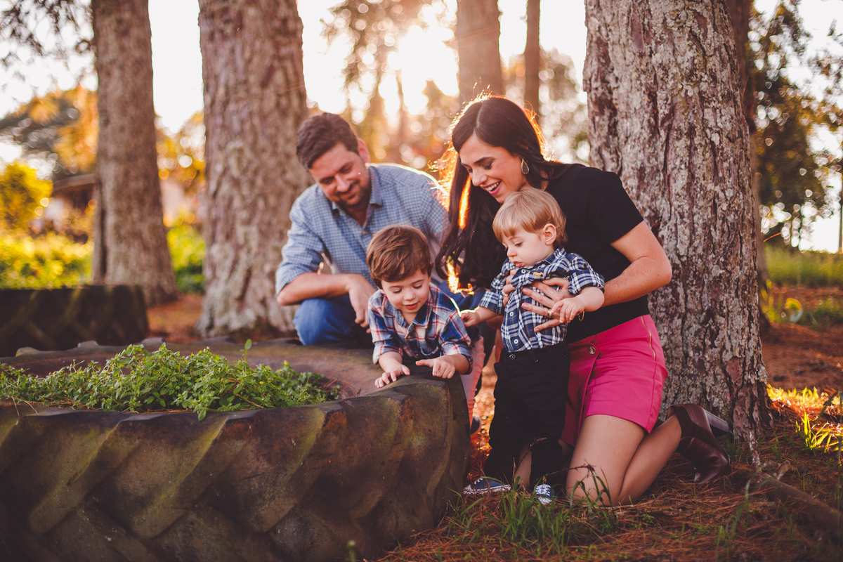 fotografa familia curitiba - ensaio Lavandario externo menino bebe