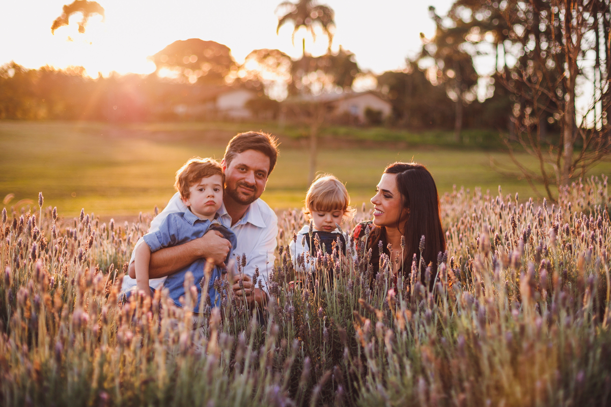 fotografa familia curitiba - ensaio Lavandario externo menino bebe