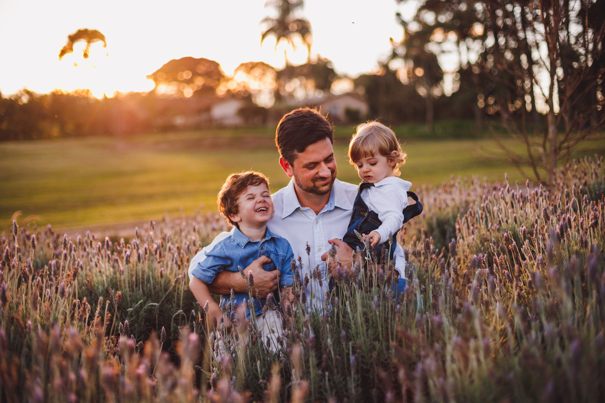 fotografa familia curitiba - ensaio Lavandario externo menino bebe