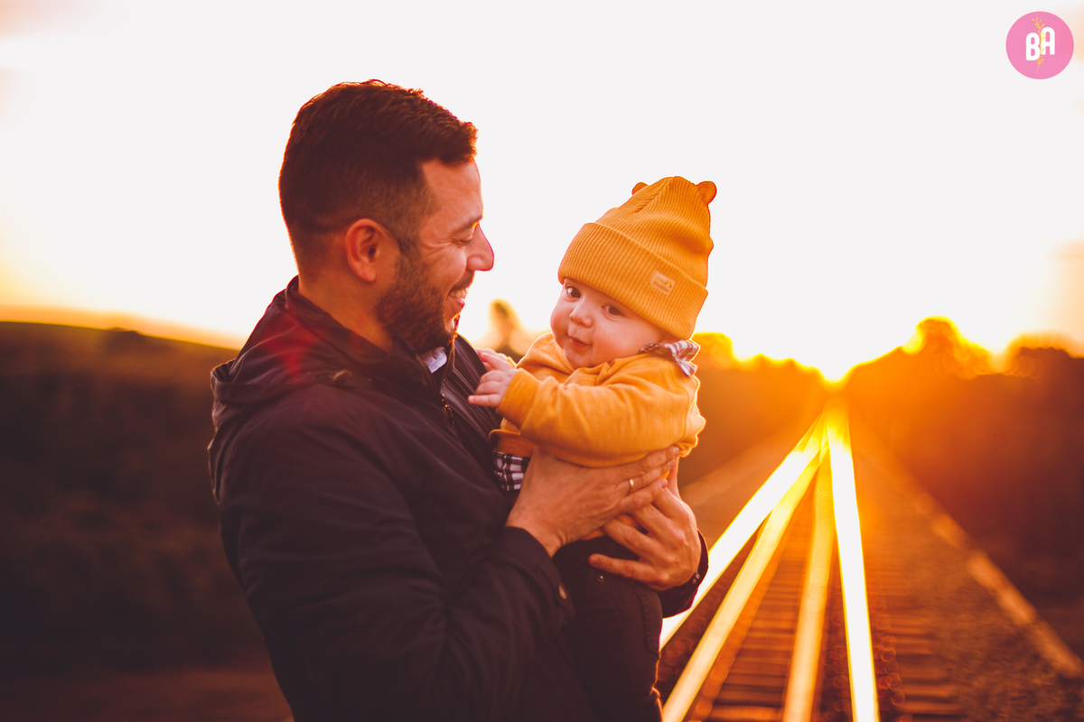 fotografa familia curitiba - ensaio externo por do sol bebe