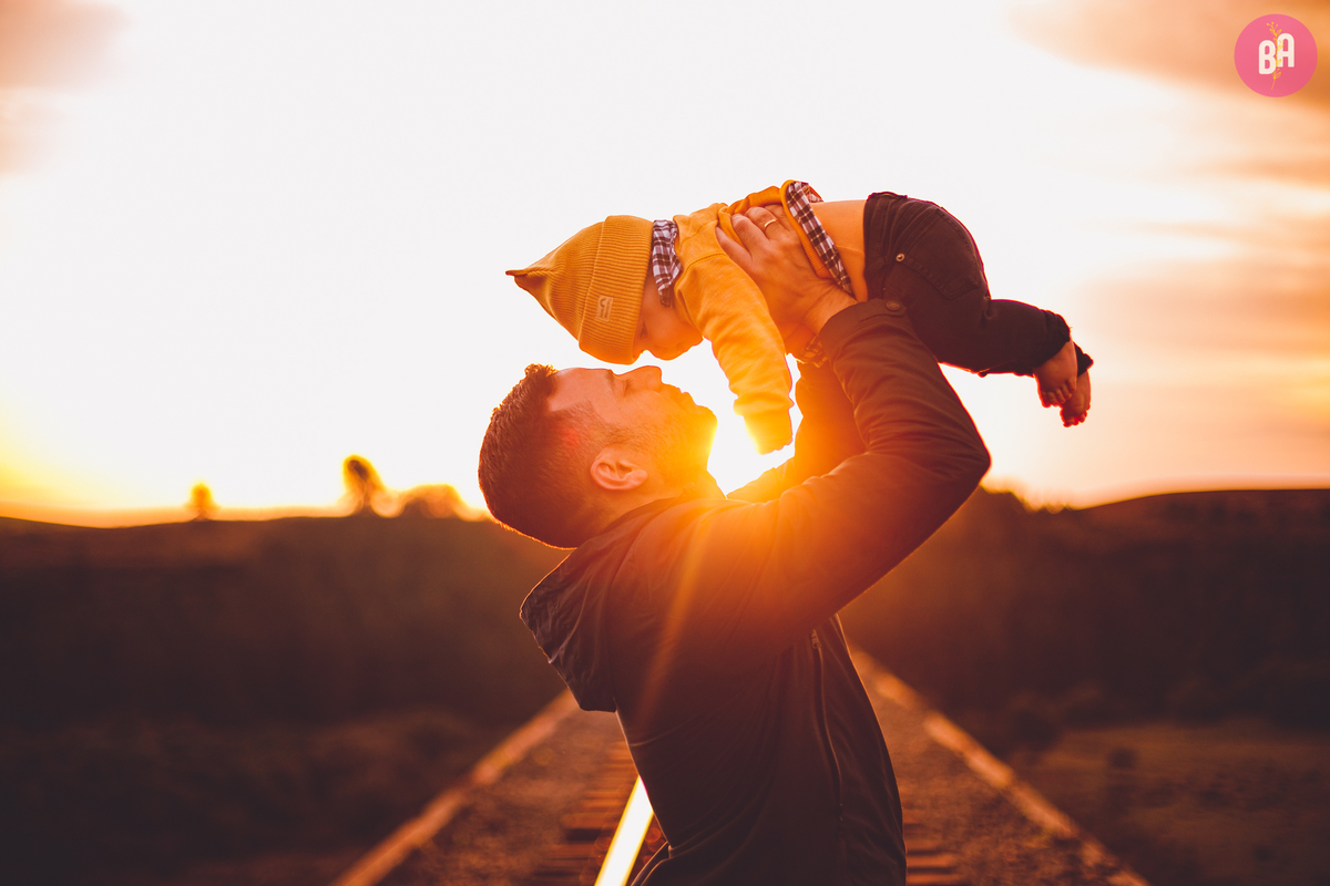 fotografa familia curitiba - ensaio externo por do sol bebe