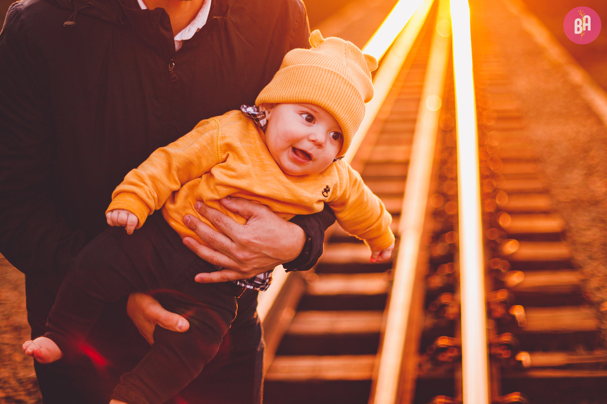 fotografa familia curitiba - ensaio externo por do sol bebe