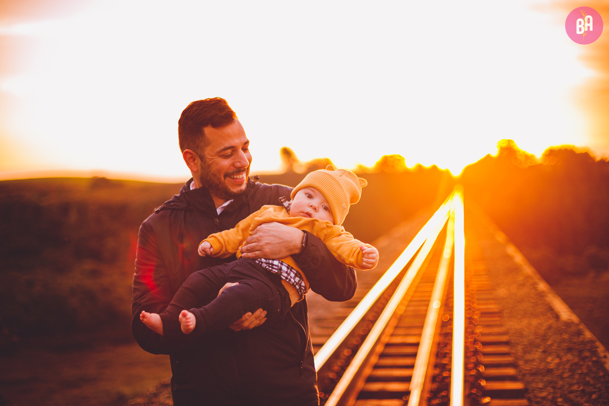 fotografa familia curitiba - ensaio externo por do sol bebe