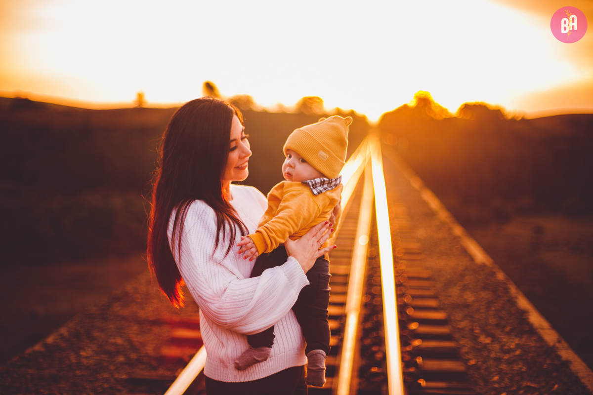 fotografa familia curitiba - ensaio externo por do sol bebe