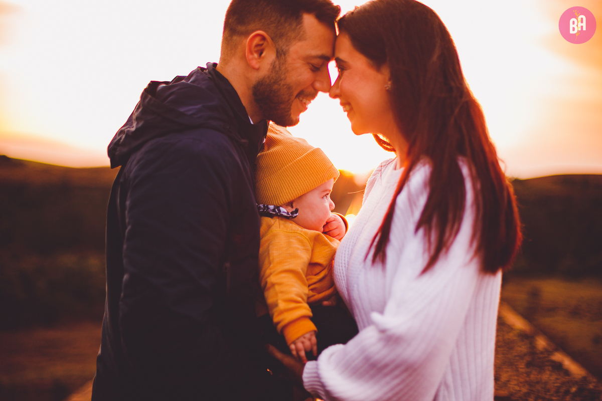 fotografa familia curitiba - ensaio externo por do sol bebe