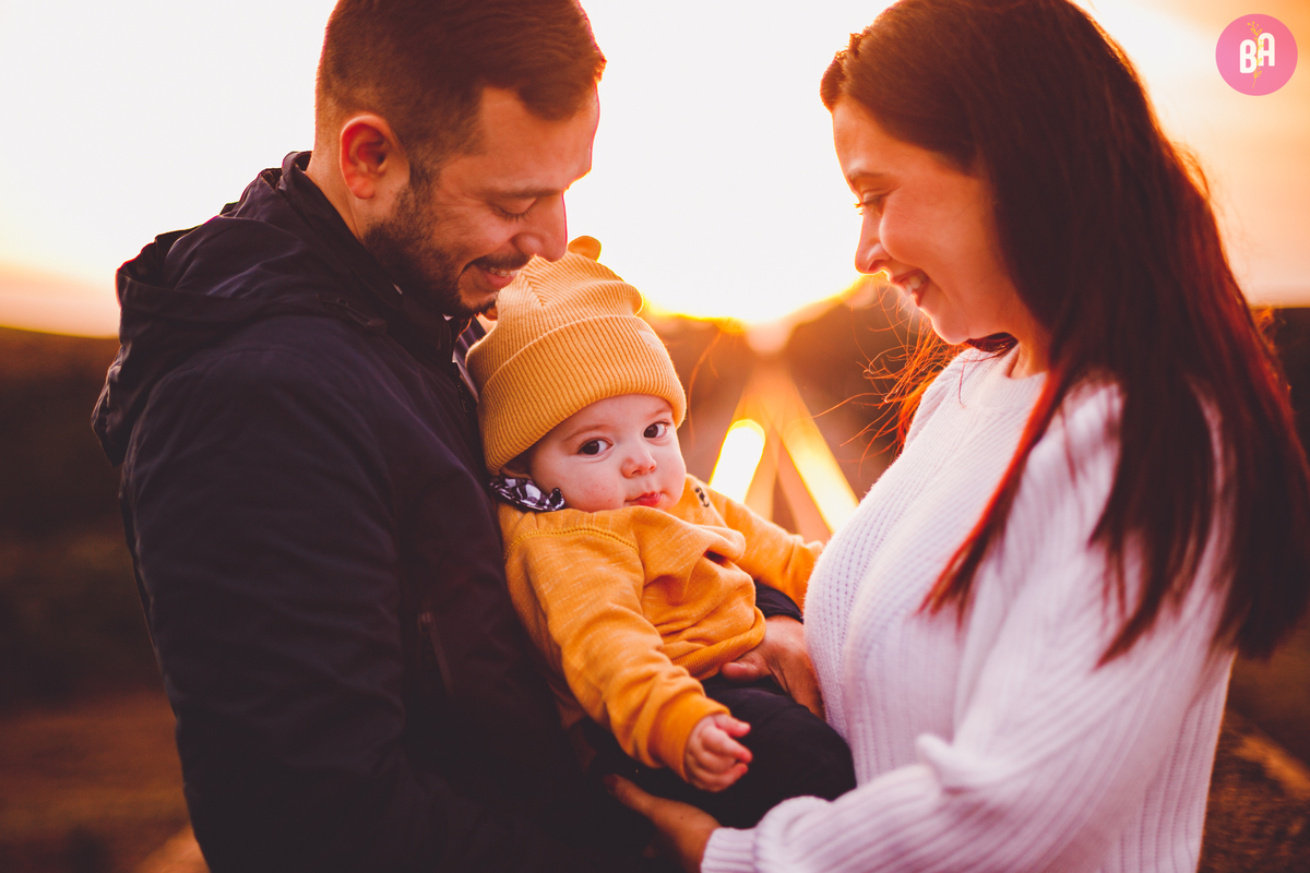 fotografa familia curitiba - ensaio externo por do sol bebe