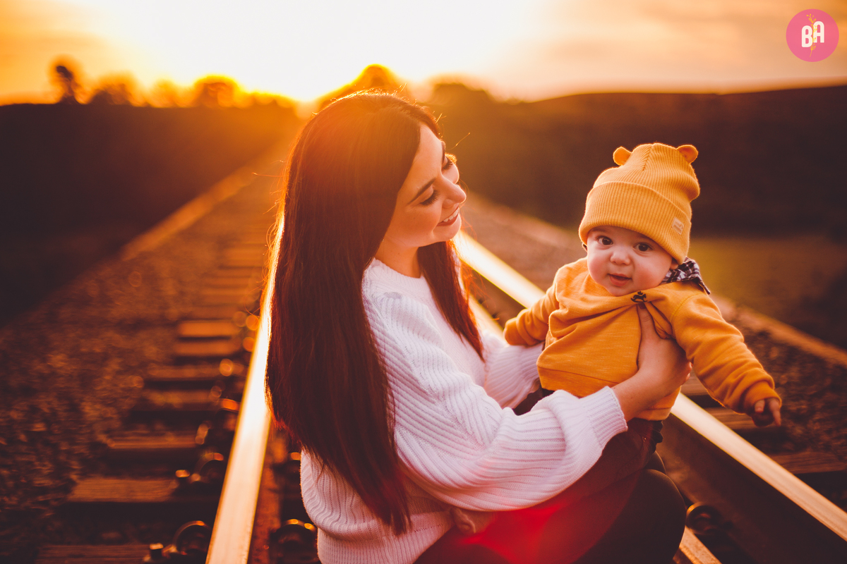 fotografa familia curitiba - ensaio externo por do sol bebe