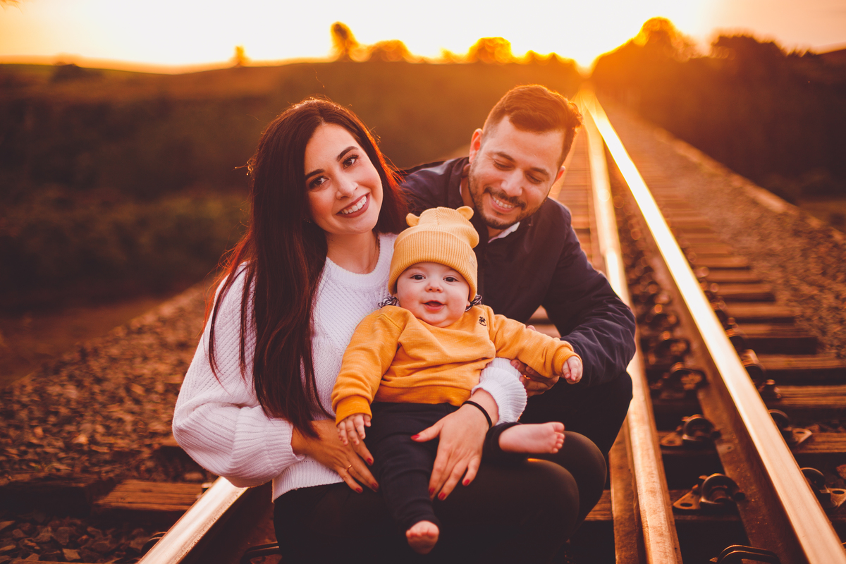 fotografa familia curitiba - ensaio externo por do sol bebe
