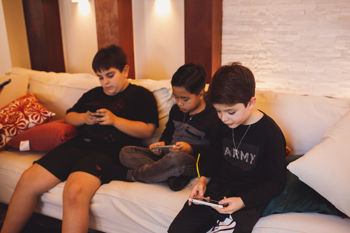 fotografa familia Curitiba aniversario em casa 7 anos 