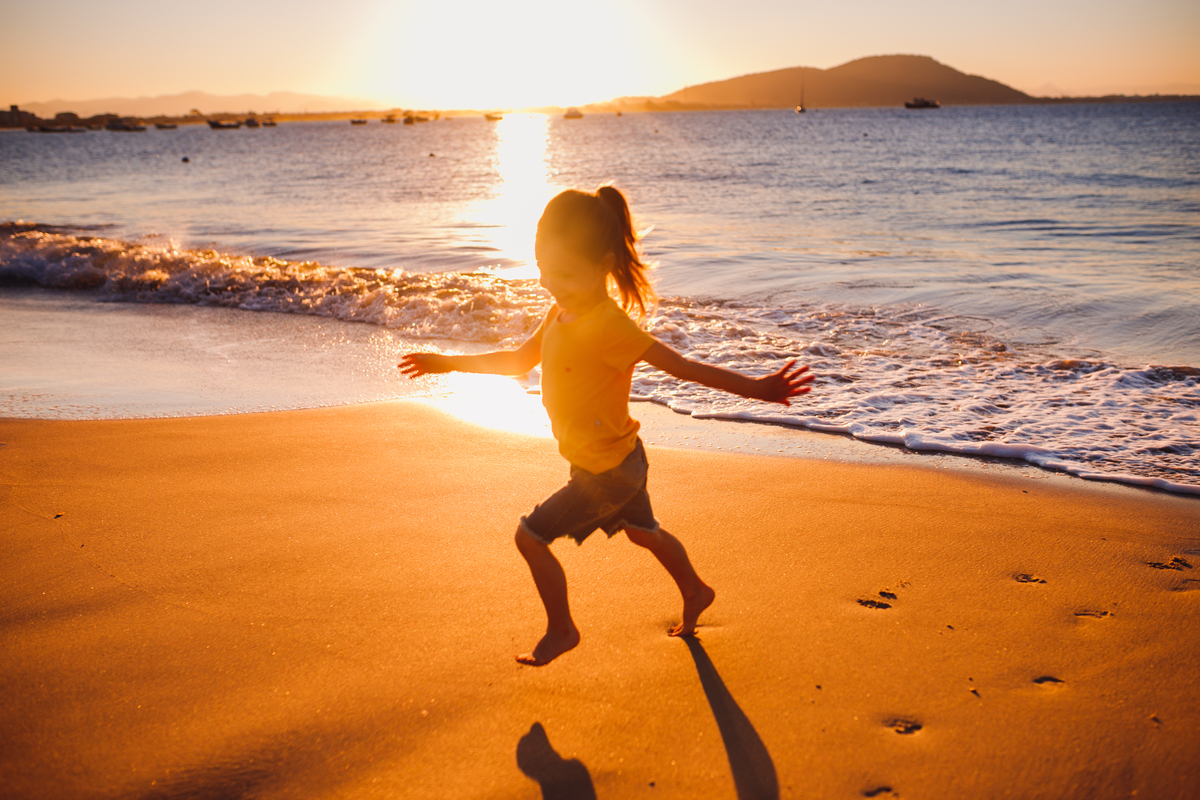 fotografa familia curitiba - ensaio praia São Francisco sul Clarice infantil