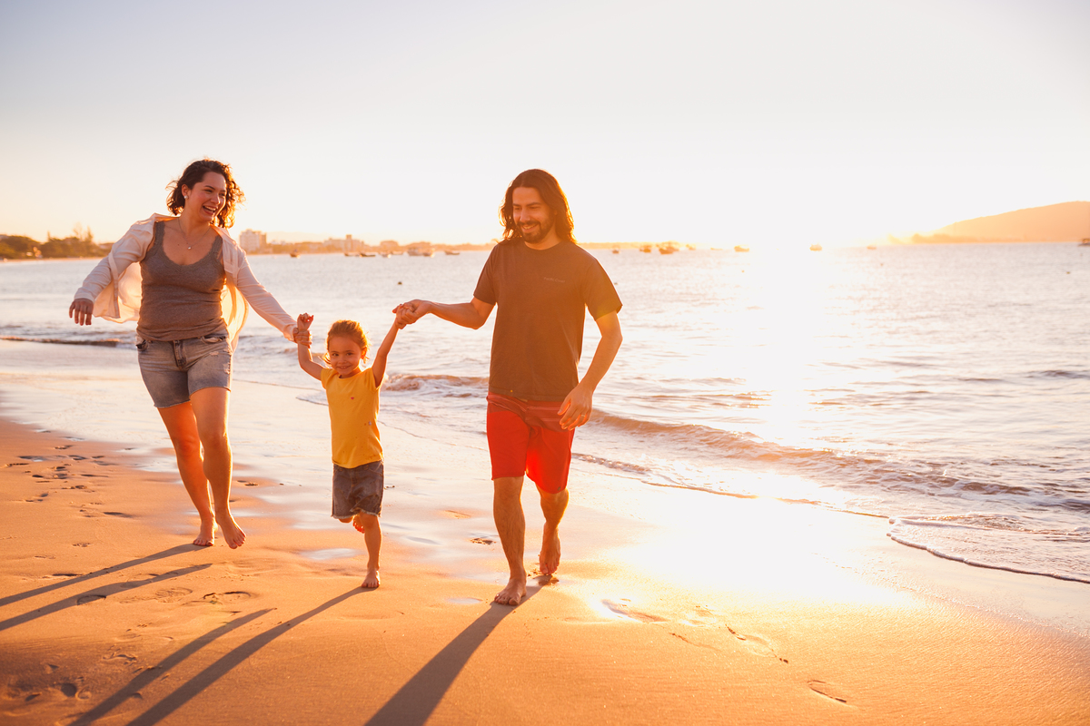 fotografa familia curitiba - ensaio praia São Francisco sul Clarice infantil