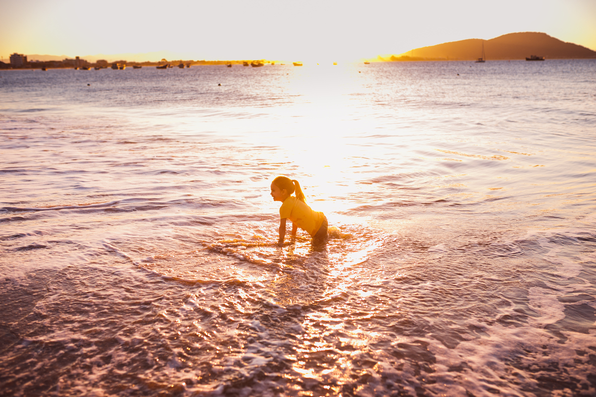 fotografa familia curitiba - ensaio praia São Francisco sul Clarice infantil