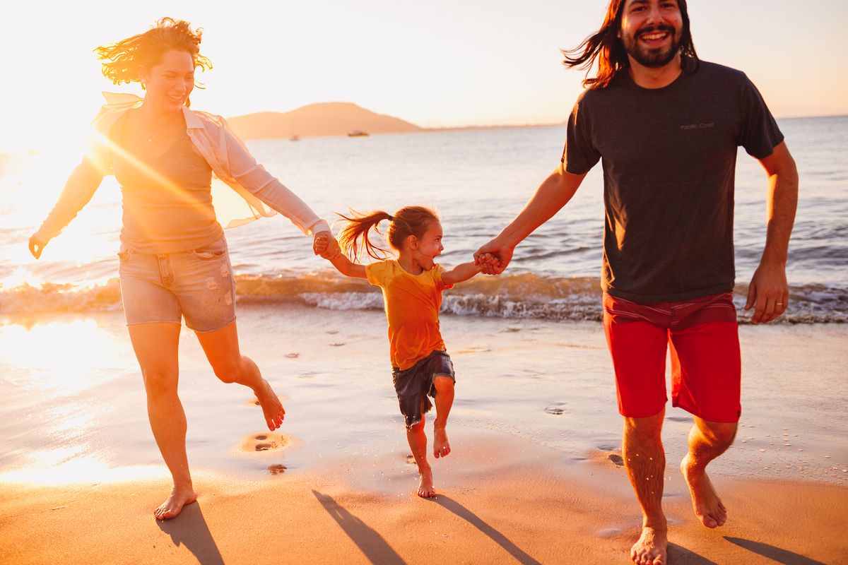fotografa familia curitiba - ensaio praia São Francisco sul Clarice infantil