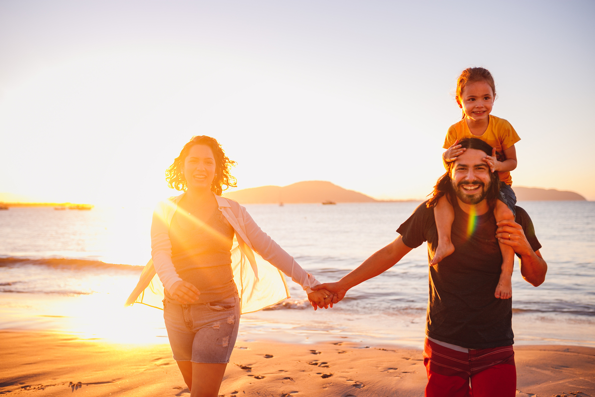 fotografa familia curitiba - ensaio praia São Francisco sul Clarice infantil