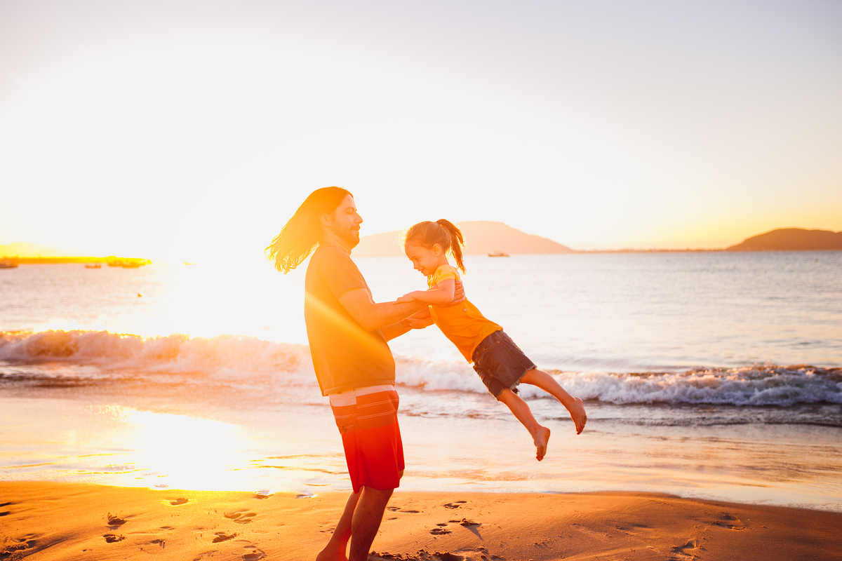 fotografa familia curitiba - ensaio praia São Francisco sul Clarice infantil