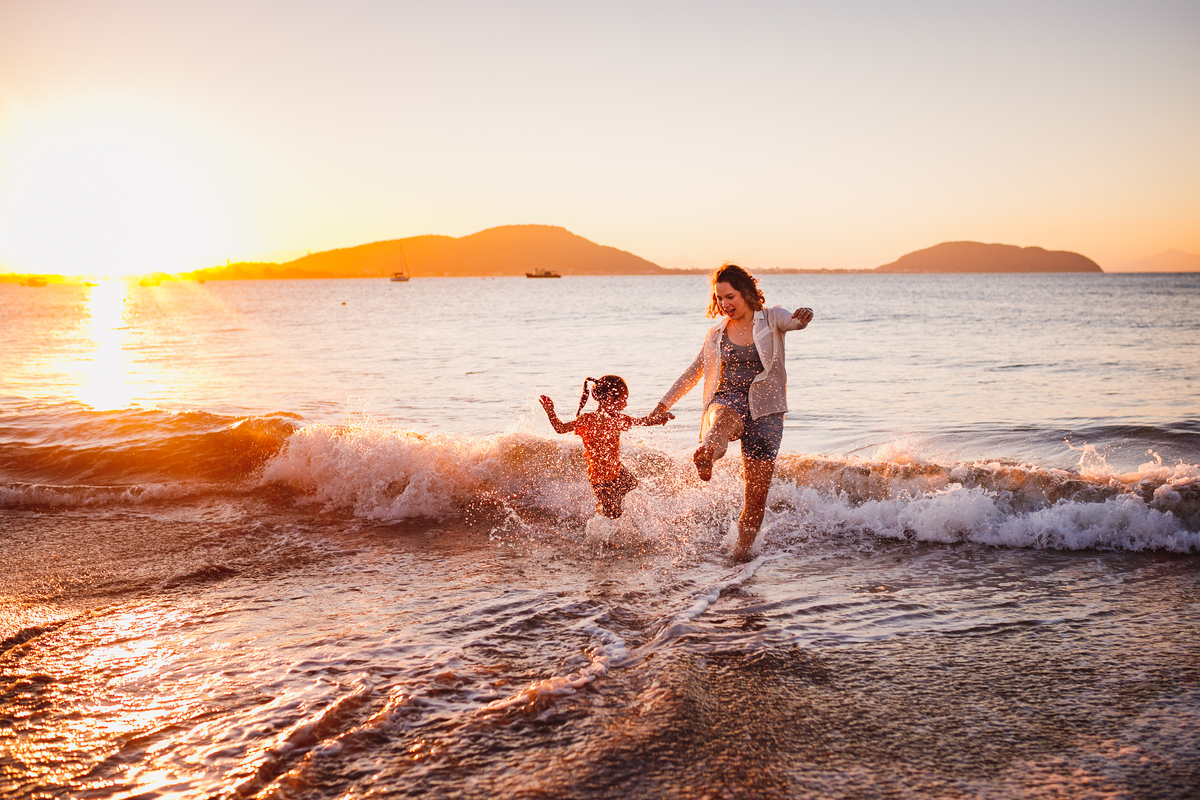 fotografa familia curitiba - ensaio praia São Francisco sul Clarice infantil