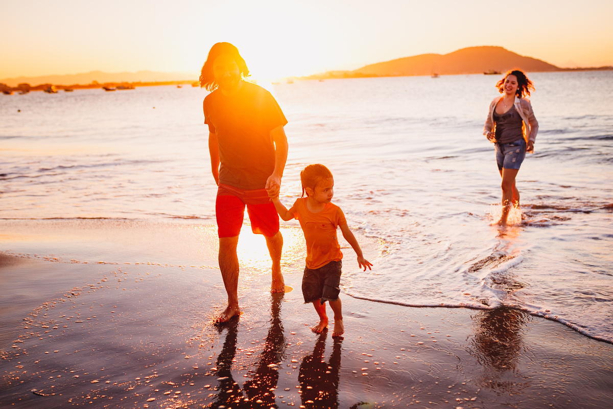 fotografa familia curitiba - ensaio praia São Francisco sul Clarice infantil