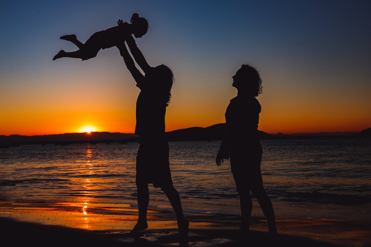fotografa familia curitiba - ensaio praia São Francisco sul Clarice infantil