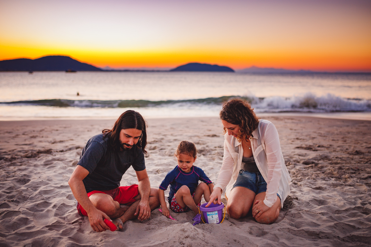 fotografa familia curitiba - ensaio praia São Francisco sul Clarice infantil