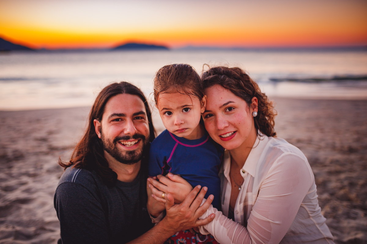 fotografa familia curitiba - ensaio praia São Francisco sul Clarice infantil