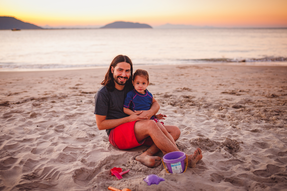 fotografa familia curitiba - ensaio praia São Francisco sul Clarice infantil
