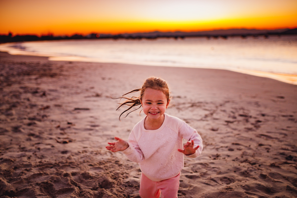 fotografa familia curitiba - ensaio praia São Francisco sul Clarice infantil