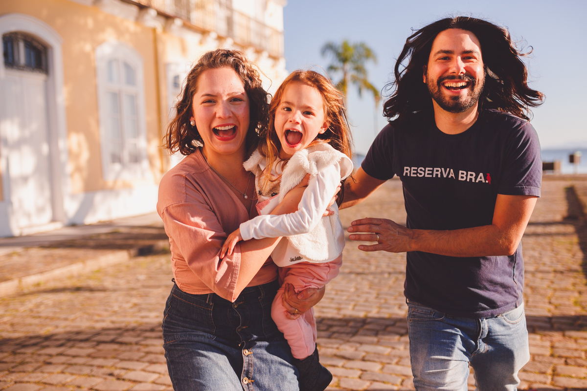 fotografa familia curitiba - ensaio praia São Francisco sul Clarice infantil