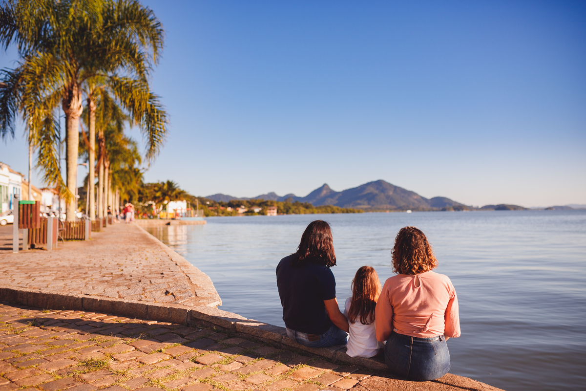 fotografa familia curitiba - ensaio praia São Francisco sul Clarice infantil