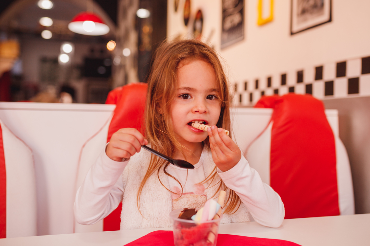 fotografa familia curitiba - ensaio praia São Francisco sul Clarice infantil