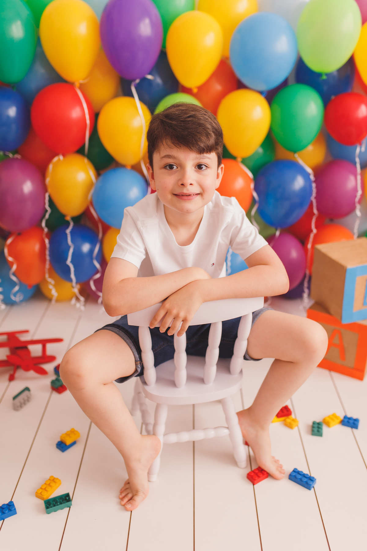 fotografa familia curitiba ensaio estudio colorido balaos brinquedos 