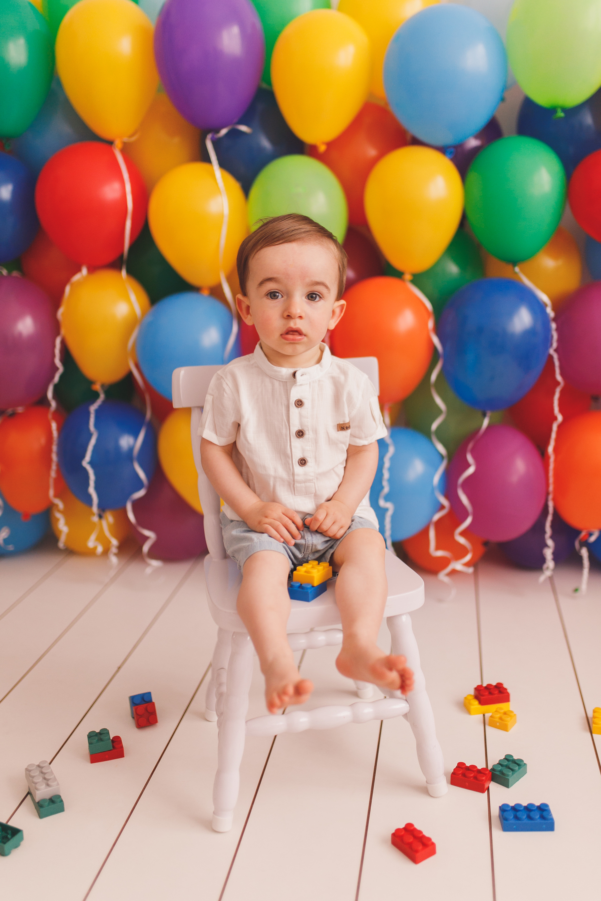fotografa familia curitiba ensaio estudio colorido balaos brinquedos 