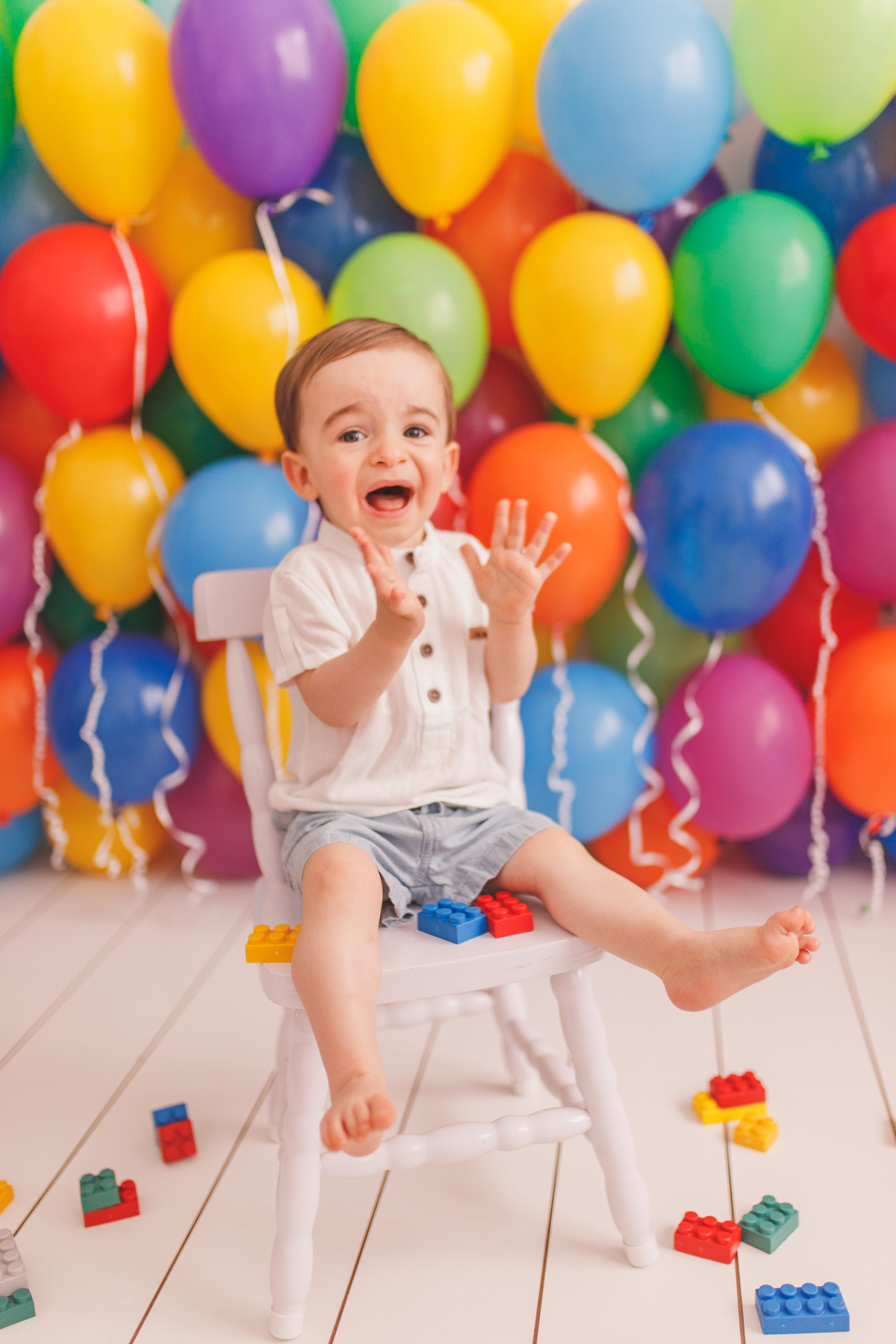 fotografa familia curitiba ensaio estudio colorido balaos brinquedos 