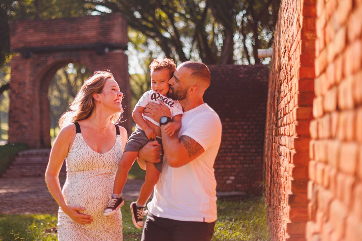 fotografa familia curitiba - gestante externo parque barigui sol 