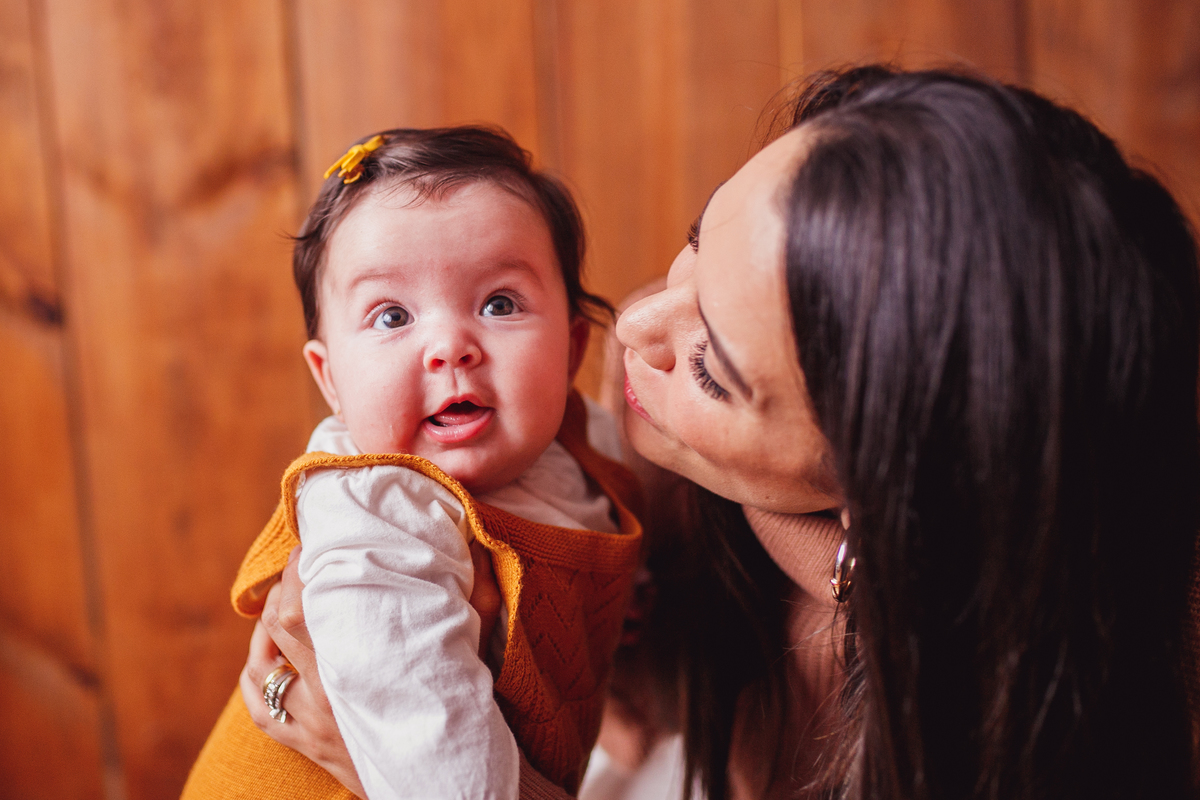 fotografa familia curitiba - bebe estudio acompanhamento - 4 meses menina