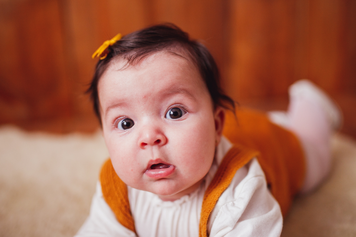 fotografa familia curitiba - bebe estudio acompanhamento - 4 meses menina