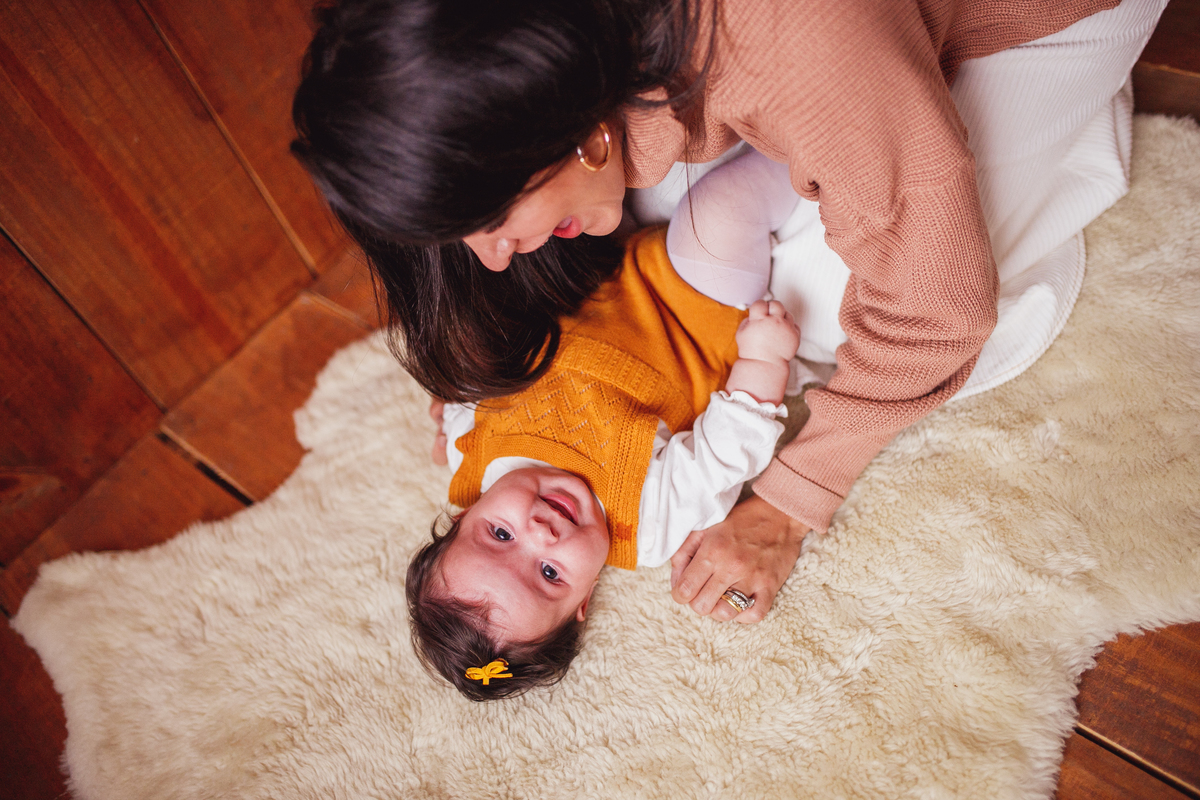 fotografa familia curitiba - bebe estudio acompanhamento - 4 meses menina