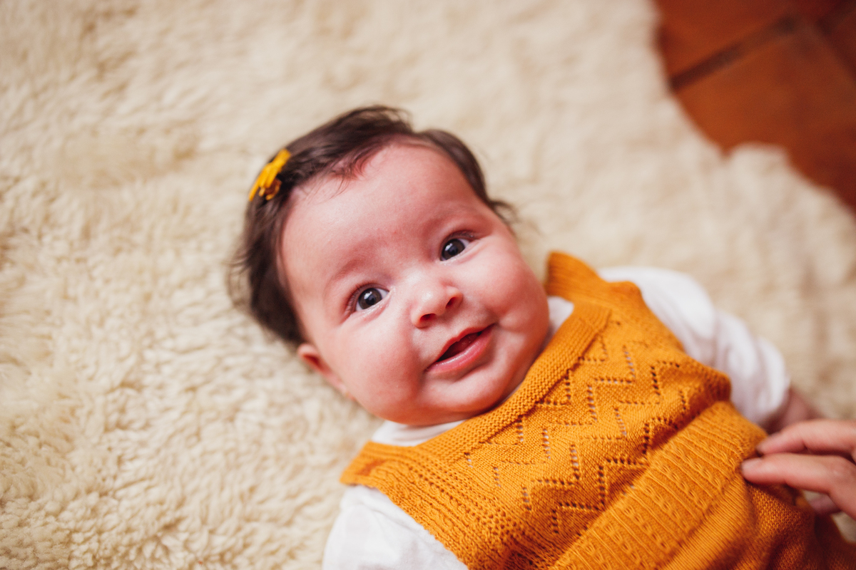 fotografa familia curitiba - bebe estudio acompanhamento - 4 meses menina