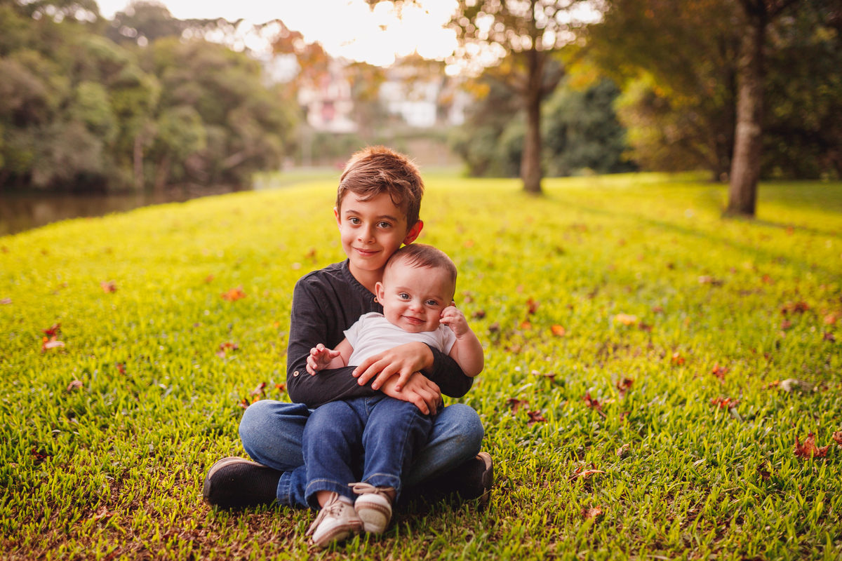 fotografa familia curitiba - ensaio externo acompanhamento Olavo 5 meses