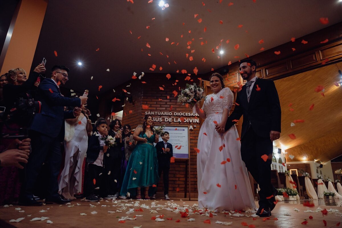 cuando los novios salen De la Iglesia 