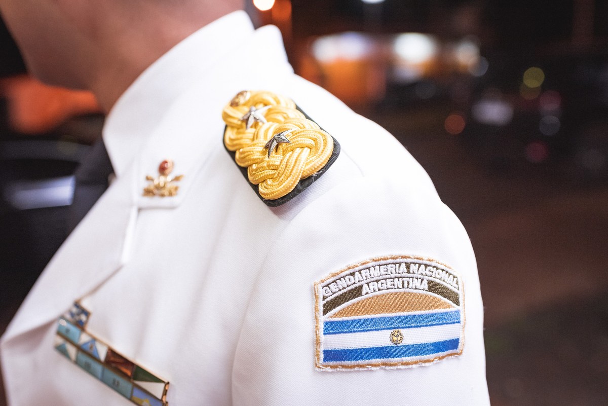 detalles traje militar del novio