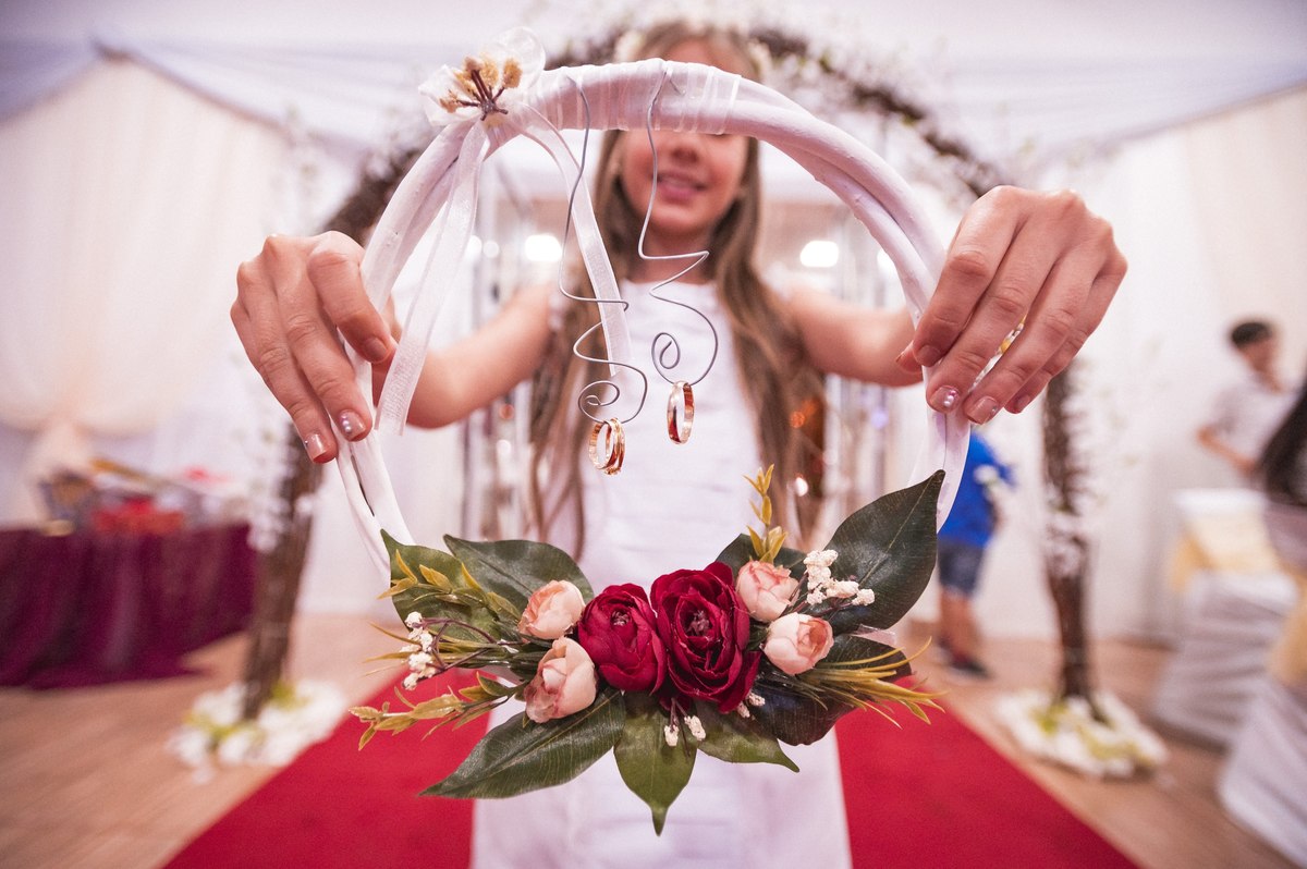 detalle de los anillos de la boda