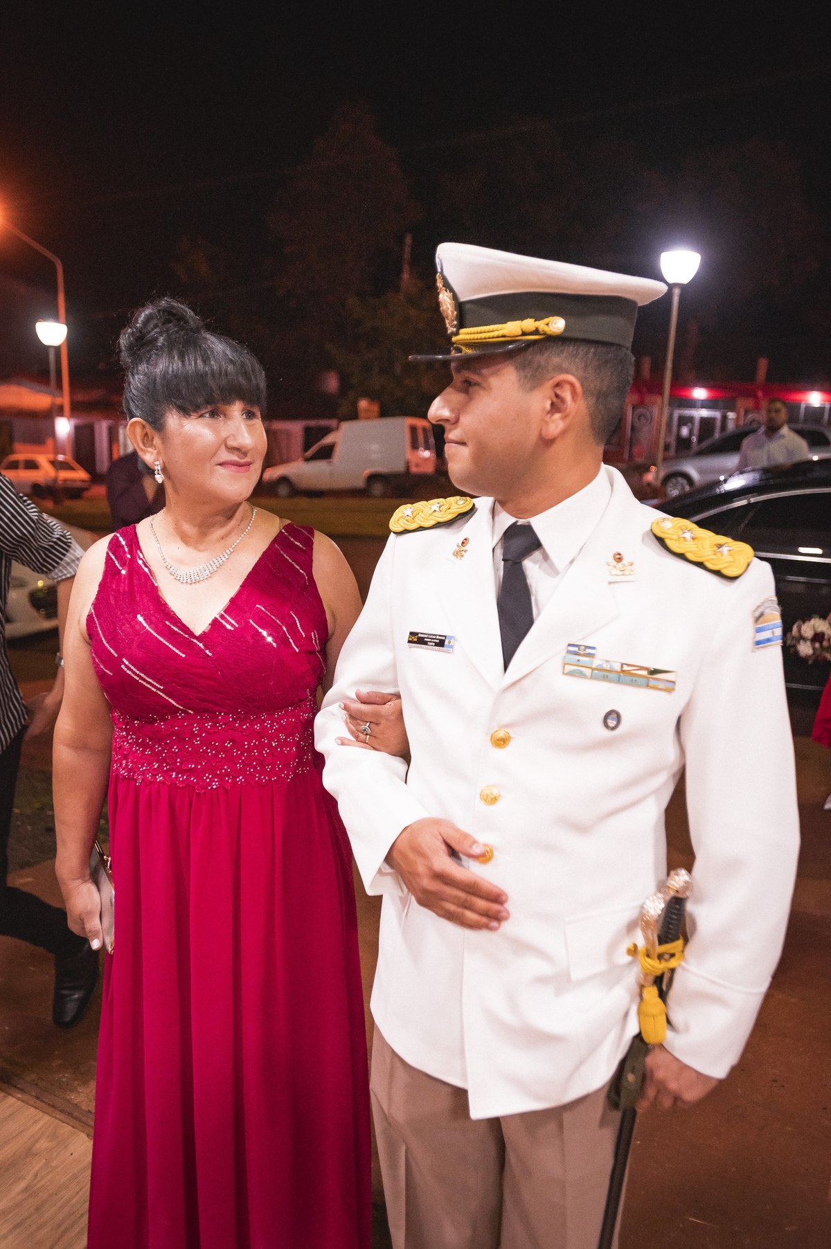 novio y su mama causan miradas