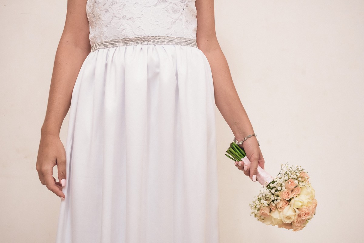 detalle medio cuerpo de la novia