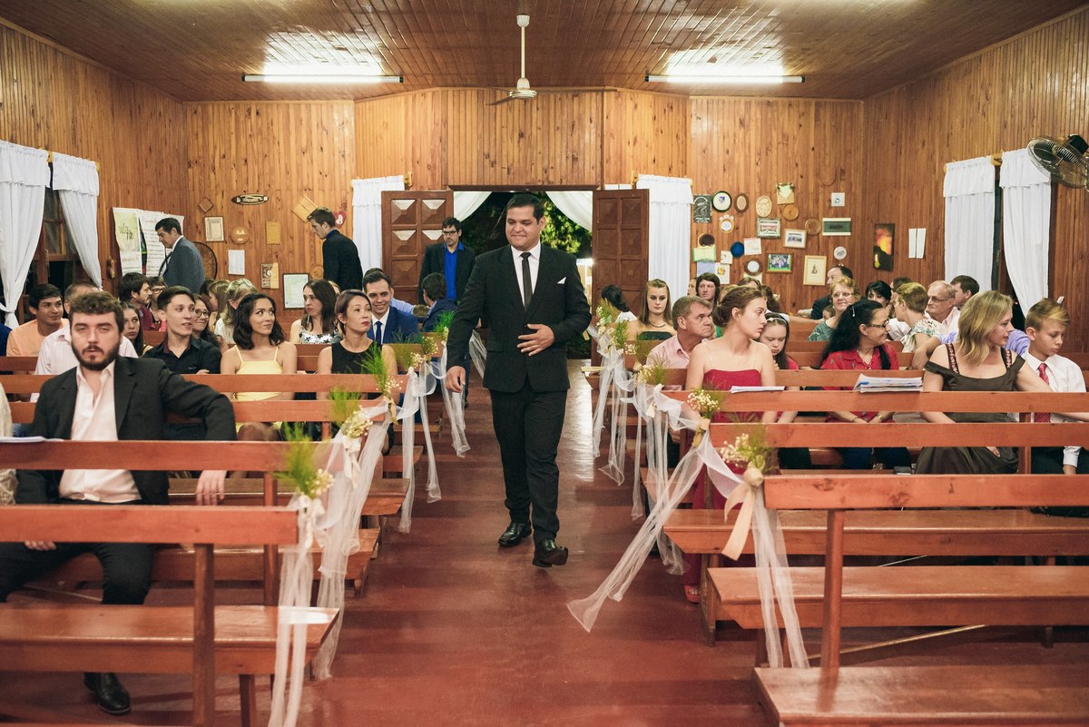 entrada del novio en la iglesia
