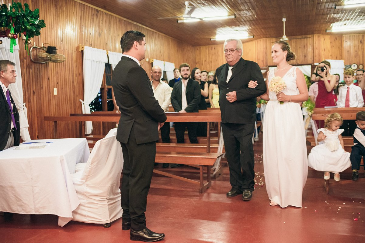 momento del encuentro de la novia con el novio en el altar