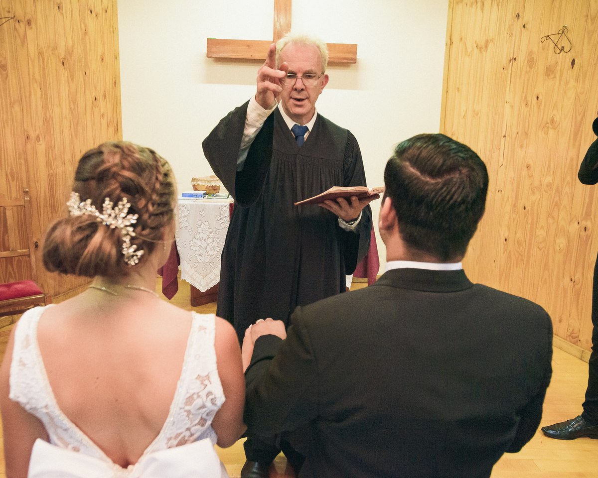 bendición del pastor a los novio