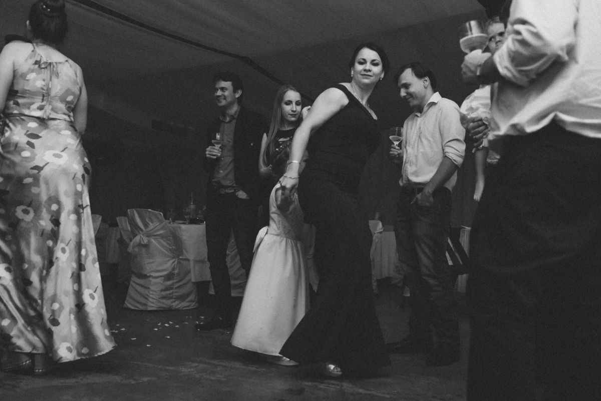 baile de los invitado de una boda