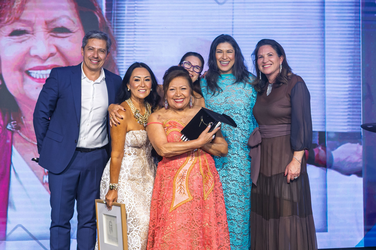 amilia Bernhoeft recebe homenagem